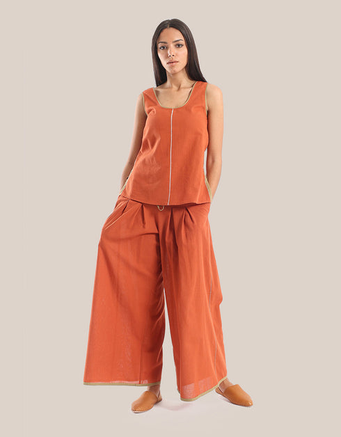 Sleeveless tank top with round front and back neckline